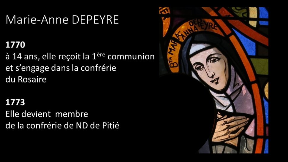 <p>En 1770, Marie-Anne reçoit la première communion. Elle a 14 ans.<br class='autobr' />
C'est le moment où elle s'engage dans la confrérie du Saint Rosaire qui existait dans l'église paroissiale de Tulette. Il s'agissait d'un rosaire perpétuel. Peu à peu, elle reçut des responsabilités dans cette confrérie.<br class='autobr' />
3 ans plus tard, en 1773, elle s'engagea comme membre de la confrérie de ND de Pitié (Nd des Sept Douleurs).<br class='autobr' />
Là aussi elle reçut des responsabilités dont elle s'acquittait avec fidélité. <br class='autobr' />
« Mère de pitié et de miséricorde, dont le cœur a été si vivement percé d'un glaive de douleurs, au jour de la Passion de votre très cher Fils, Notre Seigneur Jésus-Christ, je vous choisis aujourd'hui pour ma Reine, ma Patronne et mon Avocate auprès de Dieu. Recevez-moi donc, je vous en supplie, au nombre de vos servantes, assistez-moi dans toutes les actions de ma vie, ne m'abandonnez pas, surtout à l'heure de ma mort. »</p>